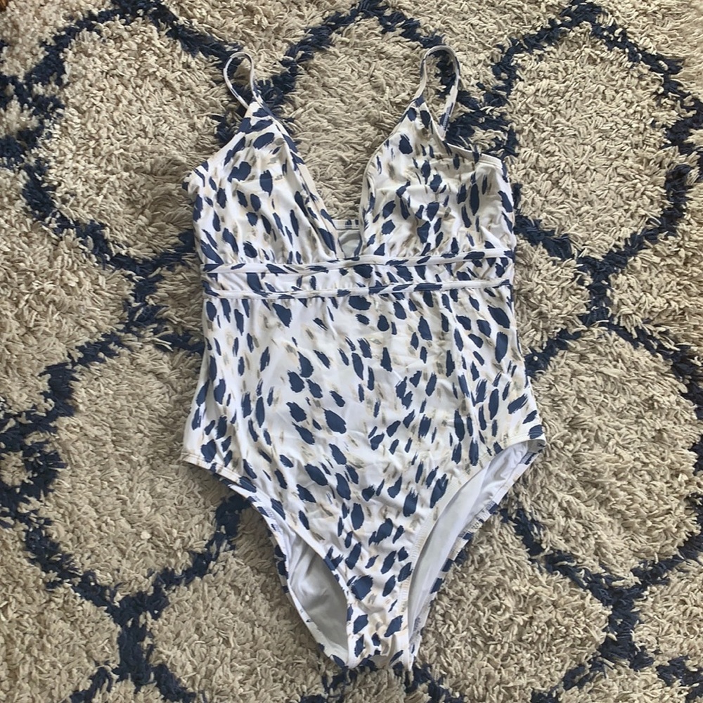 La Blanca one piece tank. Excellent condition